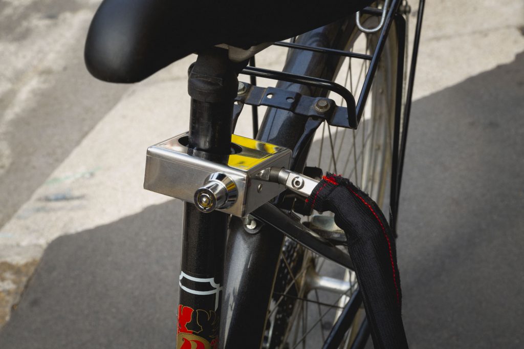 passaggi-uso-antifurto-bicicletta-genial-grip3-1024x682 passaggi-uso-antifurto-bicicletta-genial-grip3-1024x682